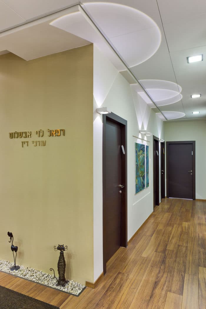 עיצוב סביבת עבודה ממותגת בעיצוב למשרד עורכי דין